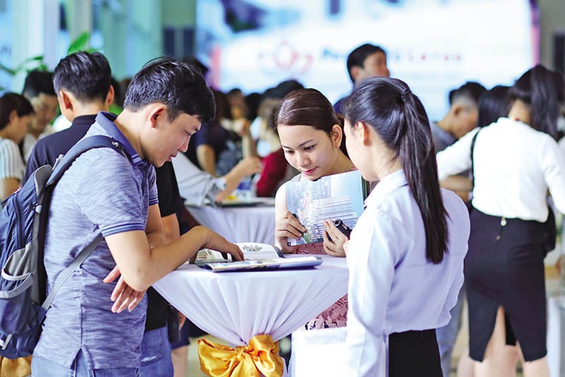 Cuộc đua bán căn hộ: Từ miễn phí quản lý đến tặng nội thất trăm triệu Cuộc đua bán căn hộ: Từ miễn phí quản lý đến tặng nội thất trăm triệu