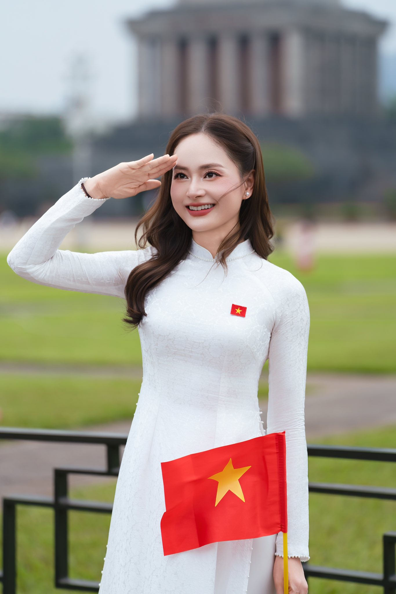 Lan Phương công khai thu nhập 7 tỷ/năm: Minh bạch và bền vững tài chính để giành thắng lợi pháp lý Lan Phương công khai thu nhập 7 tỷ/năm: Minh bạch và bền vững tài chính để giành thắng lợi pháp lý