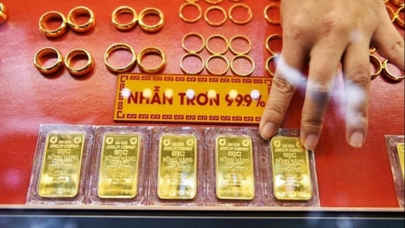 Giá vàng thế giới vượt 3.700 USD/ounce, vàng miếng SJC tăng mạnh