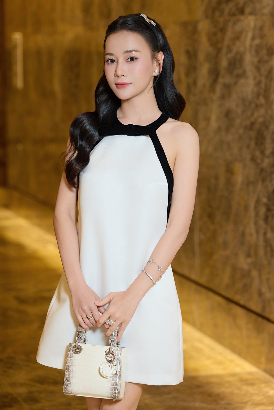 Phương Oanh cứng rắn đáp trả hành vi giả mạo Phương Oanh cứng rắn đáp trả hành vi giả mạo