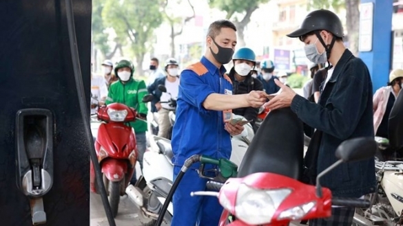 Giá xăng trong nước giảm gần 500 đồng/lít