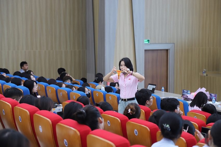Sức khỏe sinh sản và tình dục an toàn: Hành trang trưởng thành của sinh viên Việt