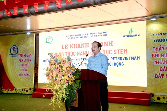 Hà Nội: Khánh thành phòng thực hành giáo dục STEM tại Trường THCS Tây Mỗ Hà Nội: Khánh thành phòng thực hành giáo dục STEM tại Trường THCS Tây Mỗ