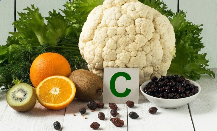 Vitamin C từ thực phẩm tươi và viên bổ sung: Lựa chọn nào tốt hơn cho làn da? Vitamin C từ thực phẩm tươi và viên bổ sung: Lựa chọn nào tốt hơn cho làn da?