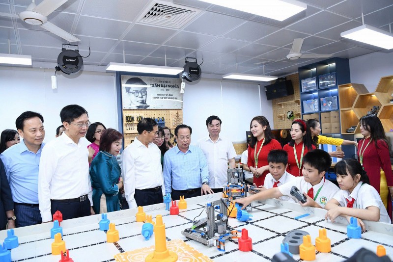 Khánh thành phòng thực hành giáo dục STEM tại Trường THCS Tây Mỗ Hà Nội: Khánh thành phòng thực hành giáo dục STEM tại Trường THCS Tây Mỗ