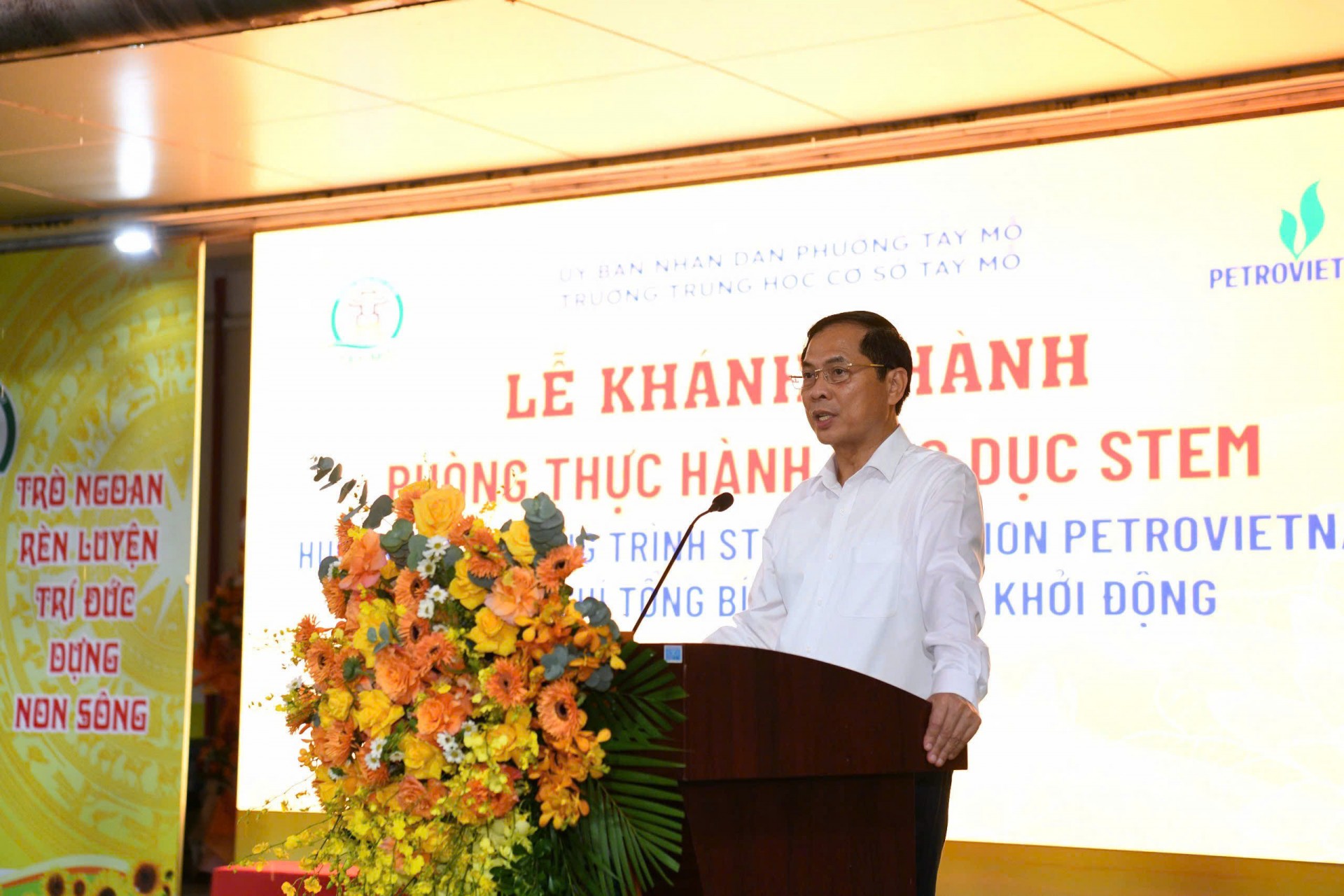 Hà Nội: Khánh thành phòng thực hành giáo dục STEM tại Trường THCS Tây Mỗ Hà Nội: Khánh thành phòng thực hành giáo dục STEM tại Trường THCS Tây Mỗ