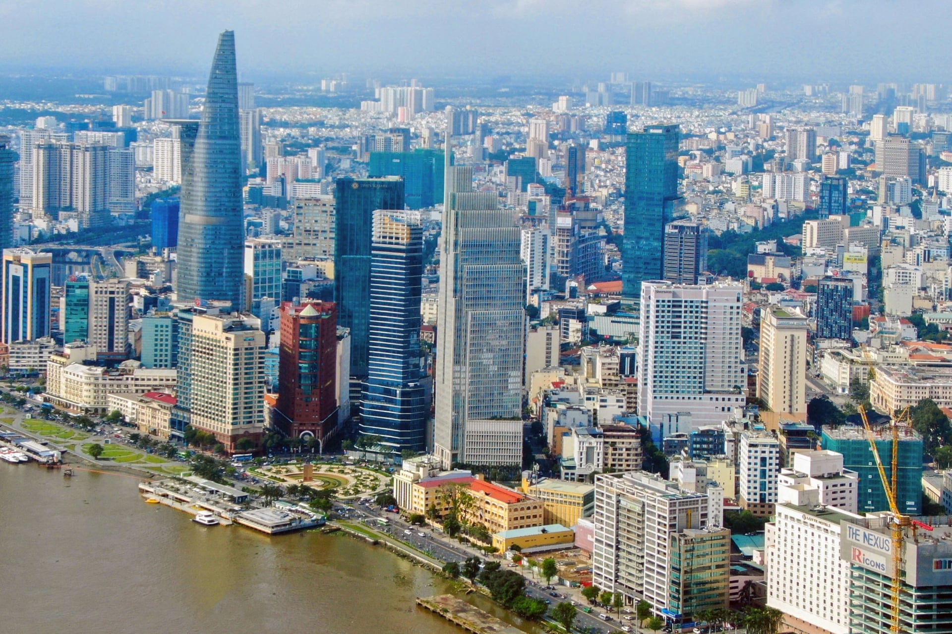 Tăng trưởng hai con số: Việt Nam không thể mãi trông vào "động lực ngoại"