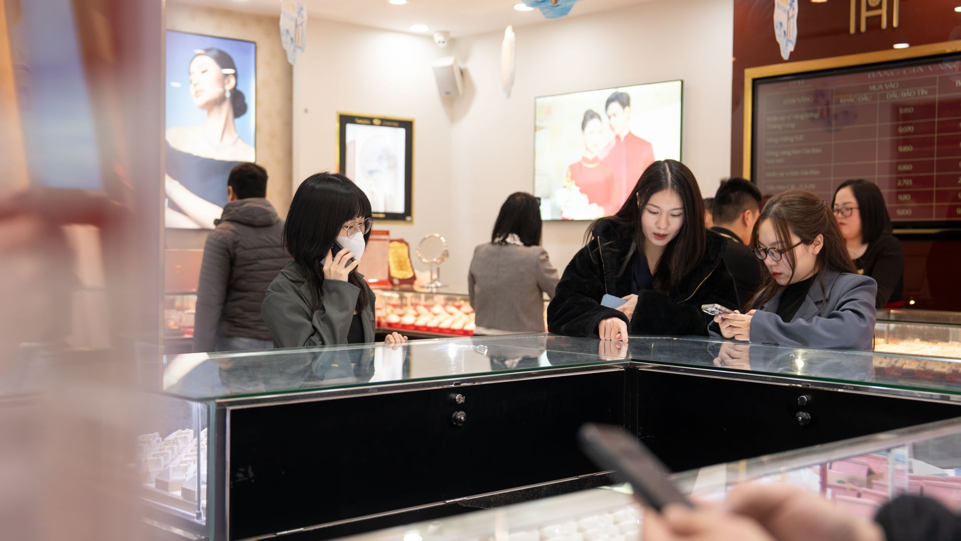Giá vàng hôm nay 11/9: Vàng thế giới trên đà giảm sâu