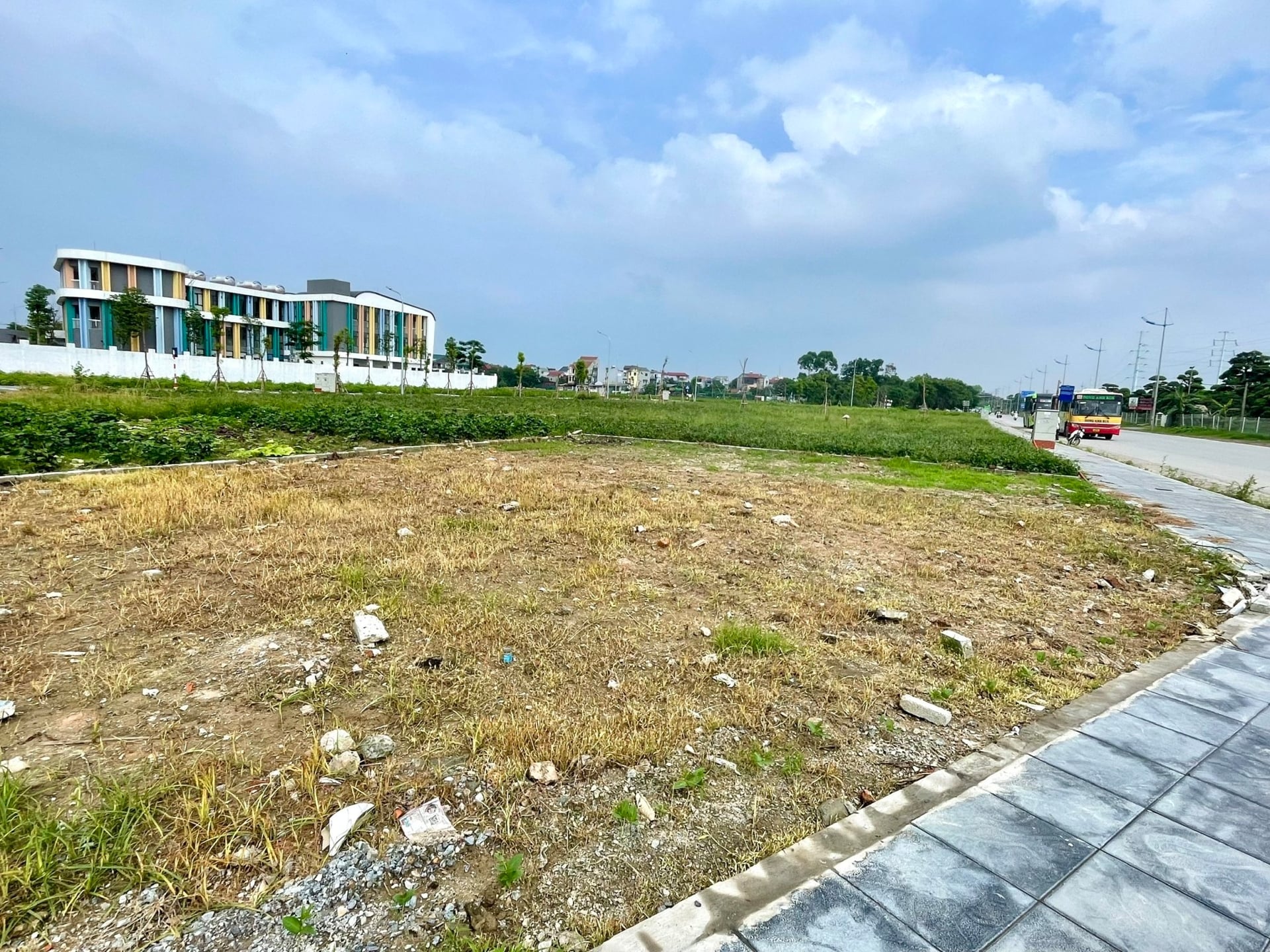 Giá đất Đông Anh neo cao, vượt 100 triệu đồng/m2