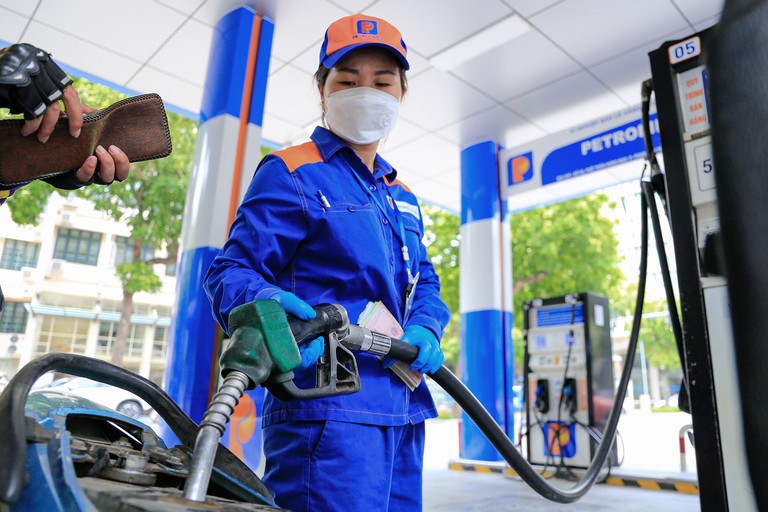 Giá xăng dầu trong nước tiếp tục tăng