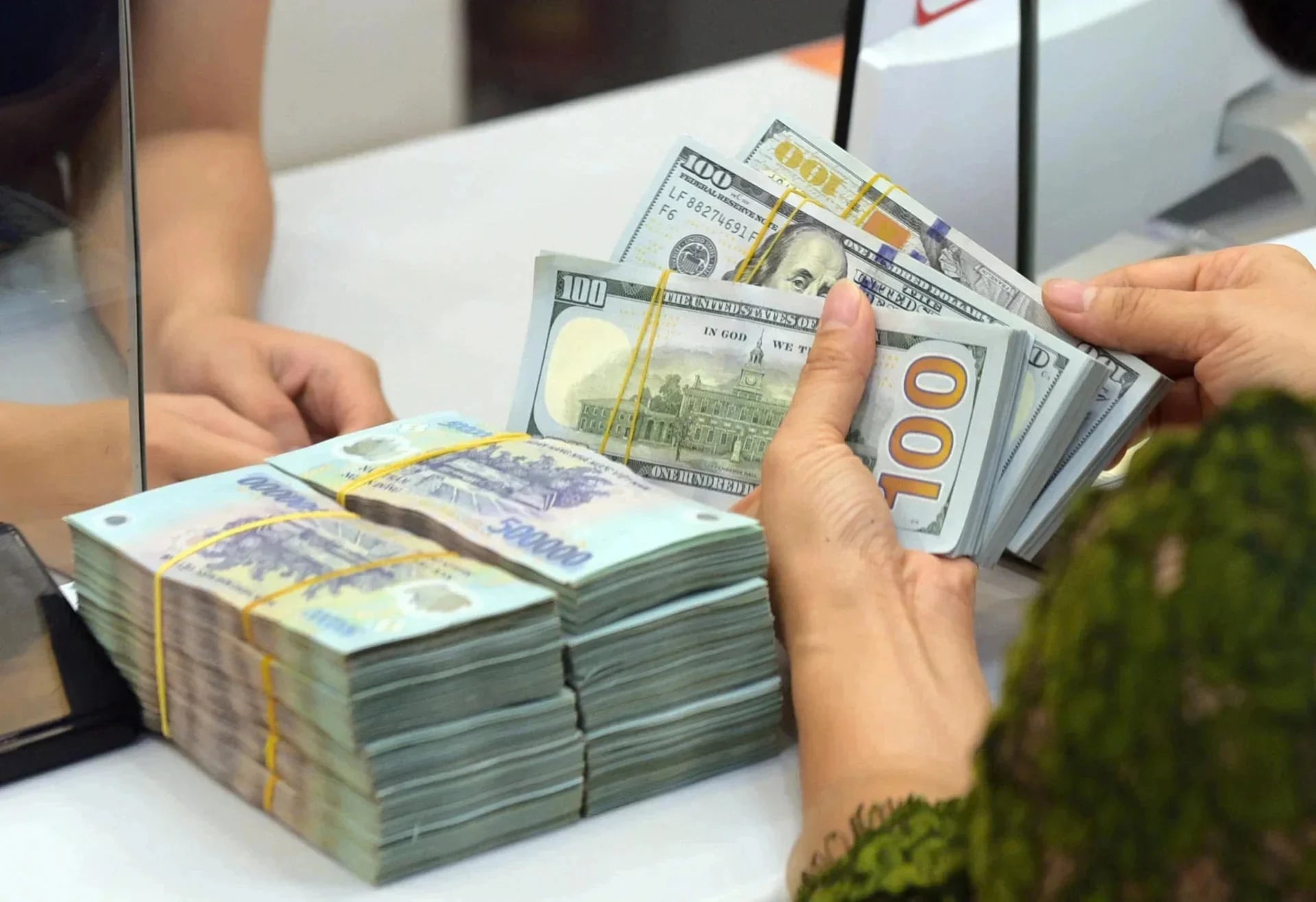 Fed tăng lãi suất nhưng NHNN khó nới lỏng chính sách tiền tệ Fed tăng lãi suất nhưng NHNN khó nới lỏng chính sách tiền tệ