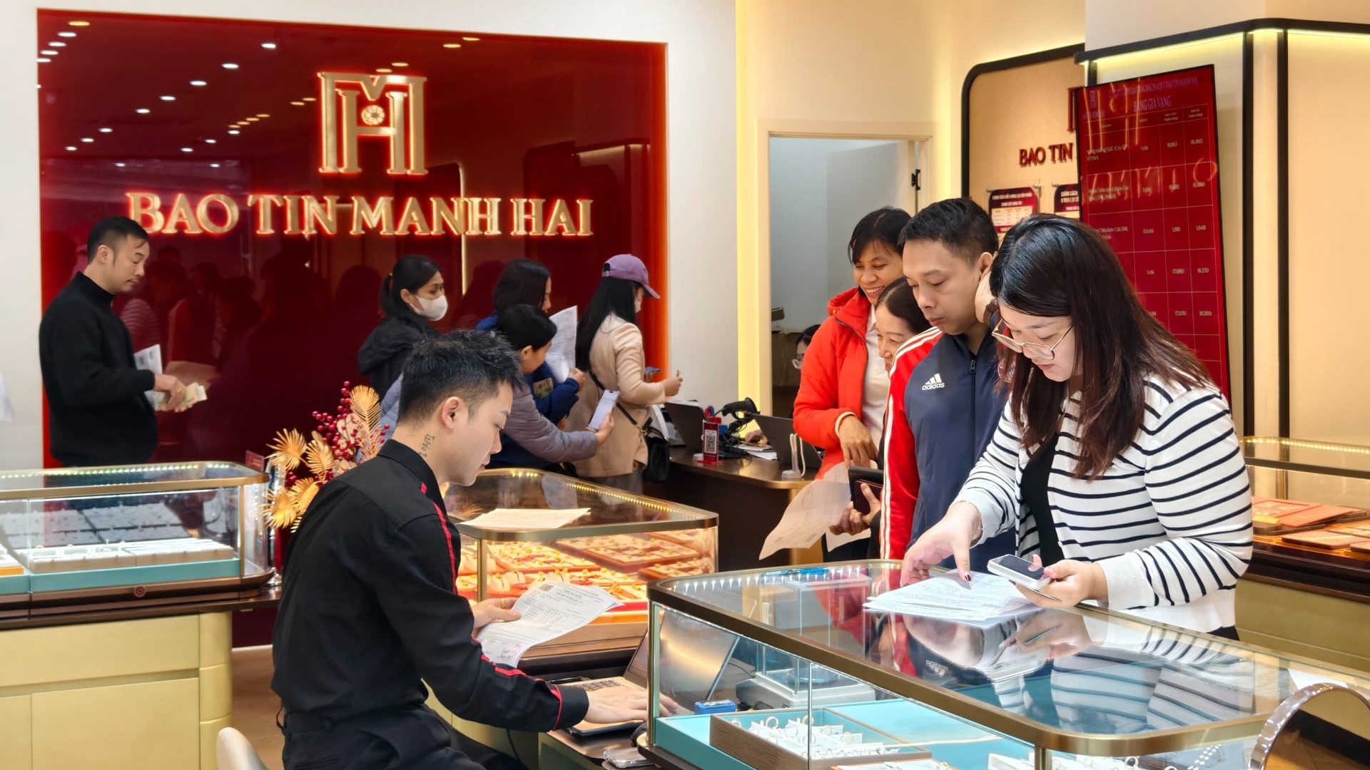 Giá vàng hôm nay 21/9: Vàng thế giới sớm trở lại đà tăng mạnh
