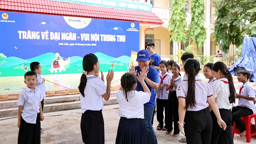 Gần 40.000 trẻ em cả nước vui đón Trung thu cùng Vinamilk