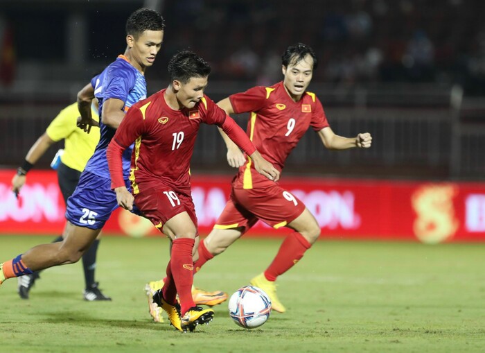 Văn Quyết thay Quang Hải đá AFF Cup 2022?