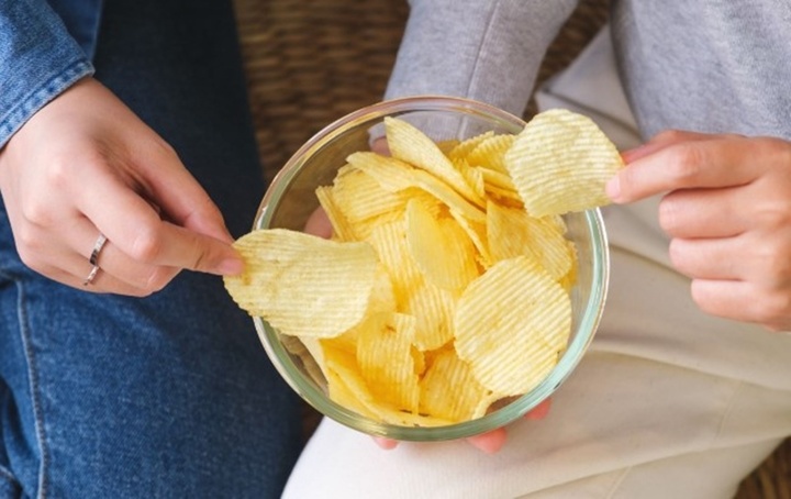 8 món ăn vặt không lành mạnh, đang tàn phá hệ tiêu hóa của bạn