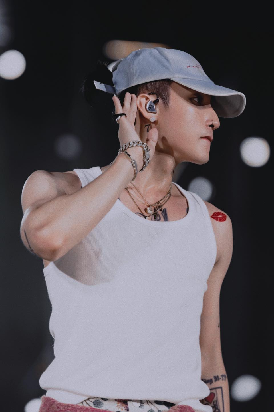 Luật ngầm showbiz Việt: Từ cát-xê đến “chỗ đứng trên poster Luật ngầm showbiz Việt: Từ cát-xê đến “chỗ đứng trên poster