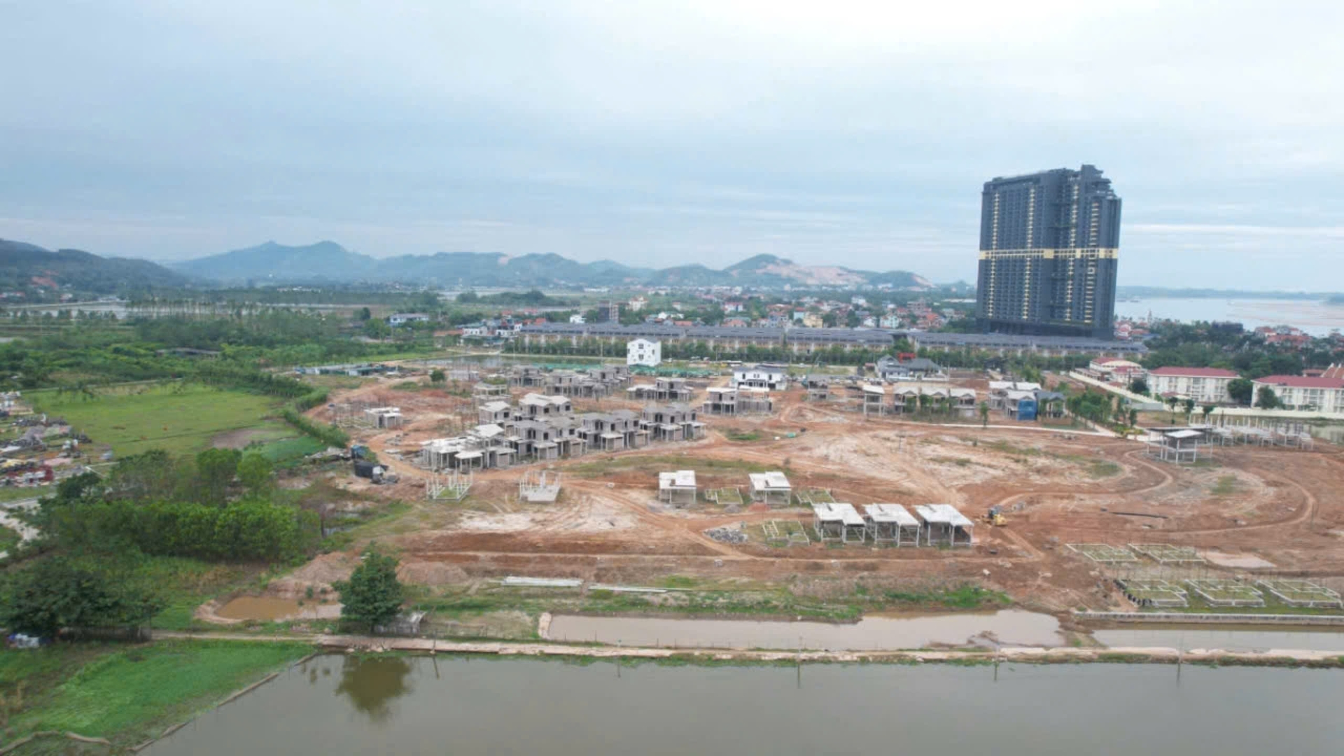 Phú Thọ: Mới cấp phép vài ngày, hàng chục biệt thự đã xây gần xong