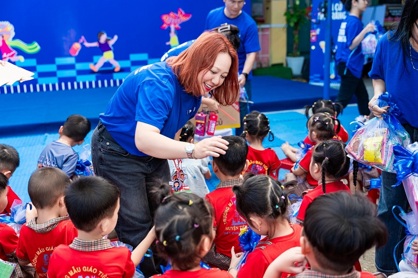 Vinamilk thắp sáng mùa trăng, gửi trọn yêu thương đến trẻ em Việt Vinamilk thắp sáng mùa trăng, gửi trọn yêu thương đến trẻ em Việt