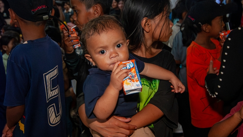 Vinamilk thắp sáng mùa trăng, gửi trọn yêu thương đến trẻ em Việt Vinamilk thắp sáng mùa trăng, gửi trọn yêu thương đến trẻ em Việt