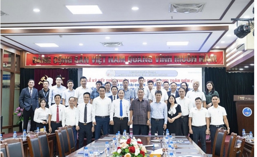 Hợp tác “tam giác vàng”: Báo chí - Nghiên cứu - Giáo dục cùng kiến tạo tương lai bền vững Hợp tác “tam giác vàng”: Báo chí - Nghiên cứu - Giáo dục cùng kiến tạo tương lai bền vững