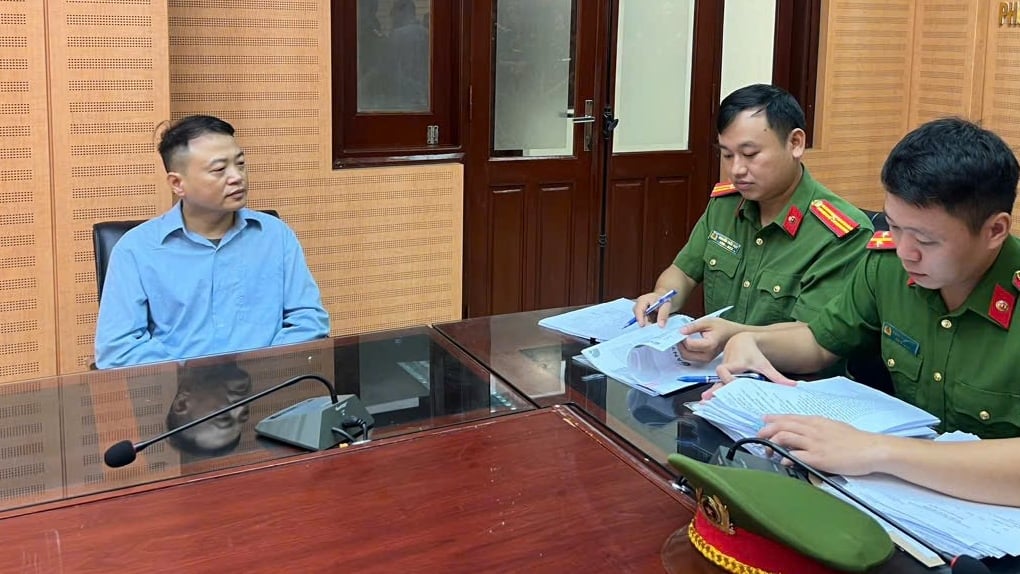 Shark Bình bị tố "lừa đảo và chiếm đoạt tài sản của 30.000 nhà đầu tư" Shark Bình bị tố "lừa đảo và chiếm đoạt tài sản của 30.000 nhà đầu tư"