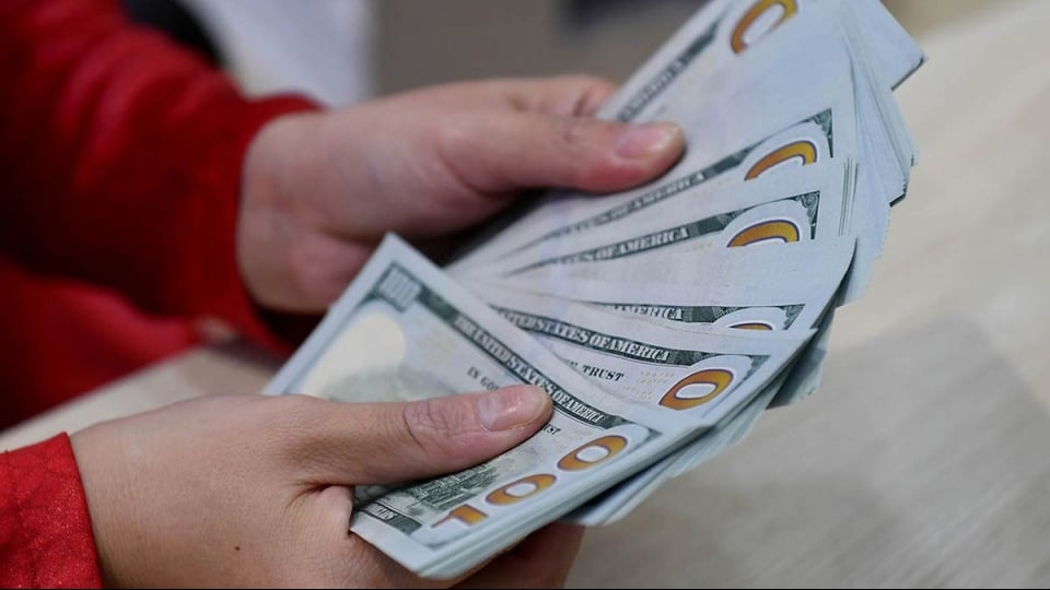 Giá USD tự do tăng cao, thiết lập kỷ lục mới