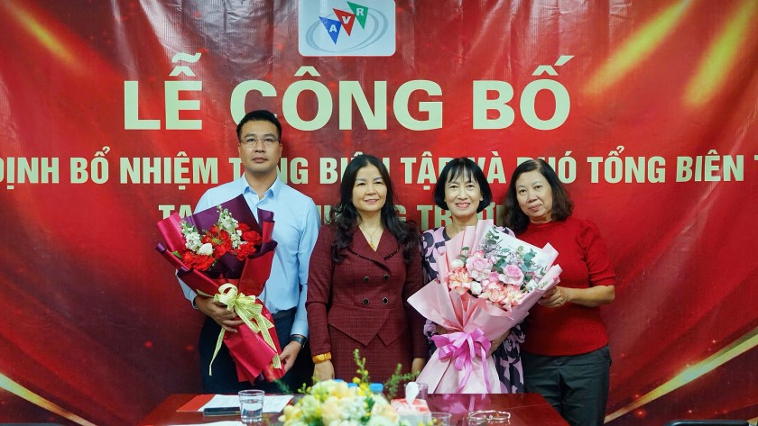 Lễ công bố Quyết định bổ nhiệm Tổng Biên tập và Phó Tổng Biên tập Tạp chí Thương Trường Lễ công bố Quyết định bổ nhiệm Tổng Biên tập và Phó Tổng Biên tập Tạp chí Thương Trường