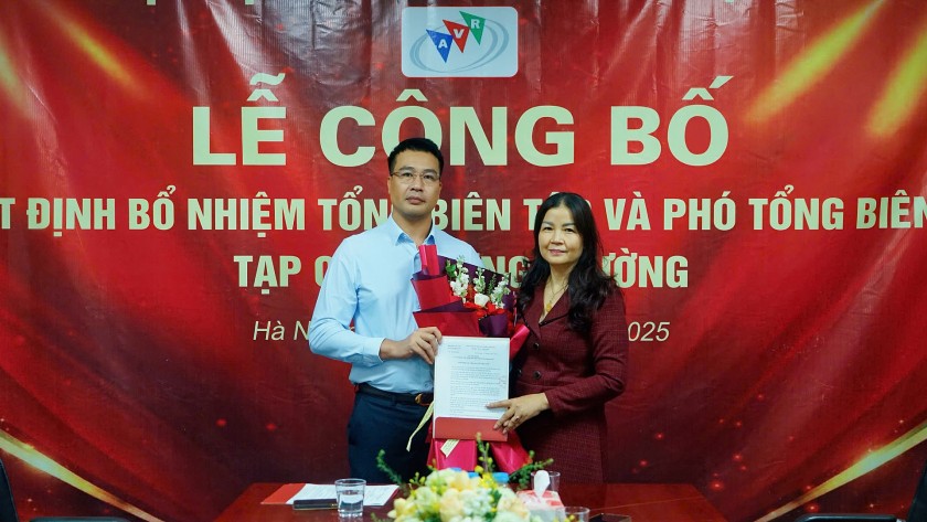 Lễ công bố Quyết định bổ nhiệm Tổng Biên tập và Phó Tổng Biên tập Tạp chí Thương Trường Lễ công bố Quyết định bổ nhiệm Tổng Biên tập và Phó Tổng Biên tập Tạp chí Thương Trường