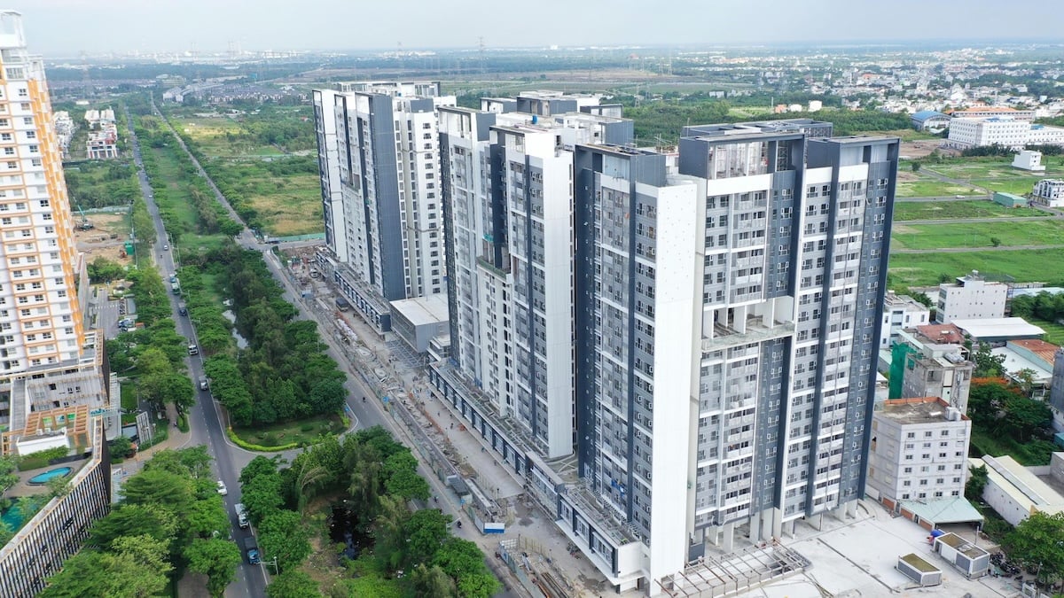 Thu nhập không theo kịp giá nhà: Người trẻ nên liều mua căn hộ hay tạm gác giấc mơ an cư? Thu nhập không theo kịp giá nhà: Người trẻ nên liều mua căn hộ hay tạm gác giấc mơ an cư?