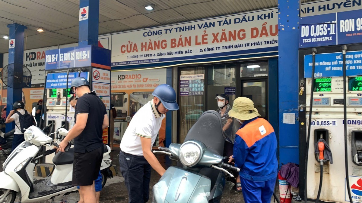 Giá xăng lên sát 20.500 đồng/lít từ 15h chiều nay Giá xăng lên sát 20.500 đồng/lít từ 15h chiều nay