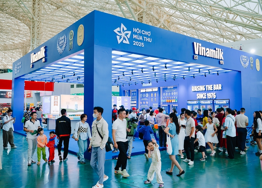 Vinamilk: Tổng doanh thu hợp nhất quý 3 tiến sát cột mốc 17 nghìn tỷ đồng Vinamilk: Tổng doanh thu hợp nhất quý 3 tiến sát cột mốc 17 nghìn tỷ đồng