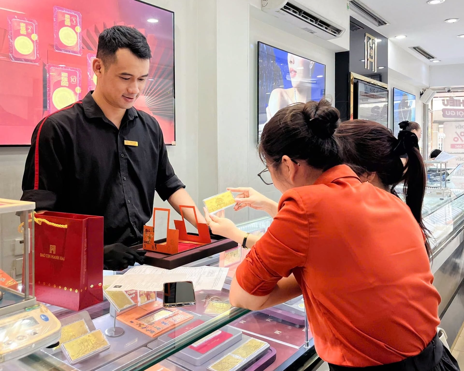 Giá vàng hôm nay 7/10: Chững lại sau nhiều ngày điều chỉnh Giá vàng hôm nay 7/10: Chững lại sau nhiều ngày điều chỉnh
