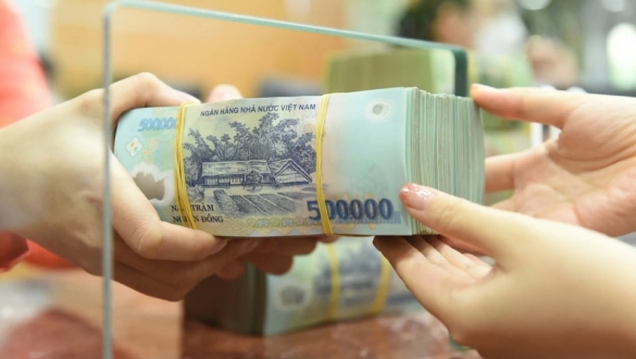 Ngân hàng dồn dập giảm lãi suất; nhiều nhà băng báo lãi lớn