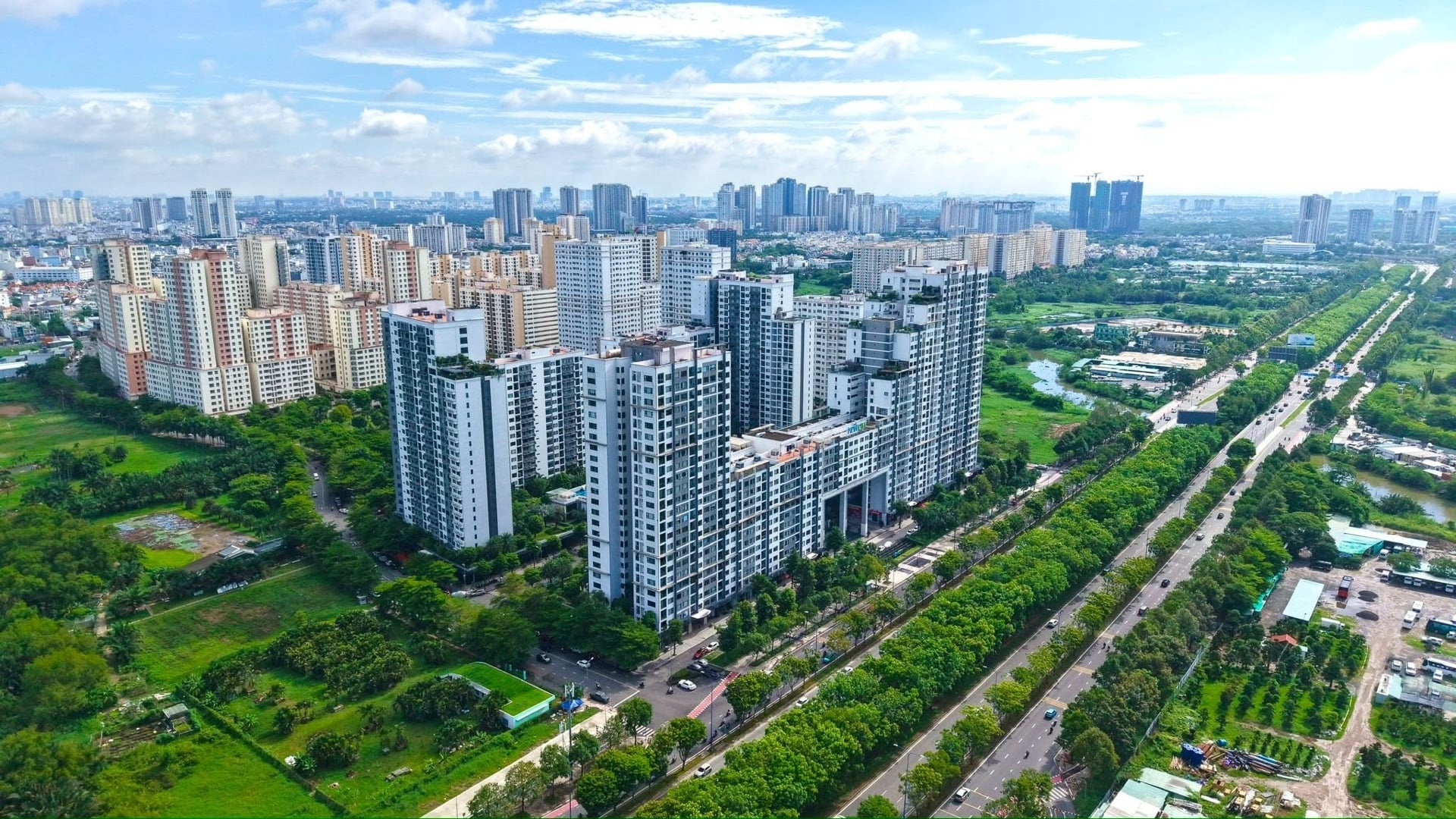 Doanh nghiệp địa ốc chạy đua hút khách cuối năm