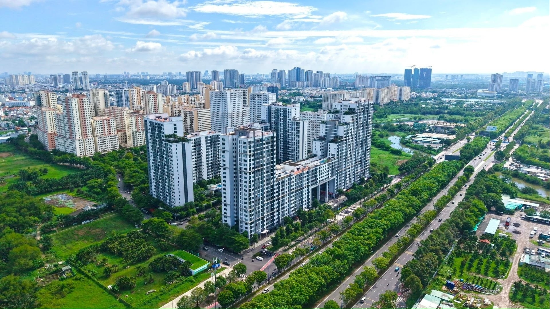 Doanh nghiệp địa ốc chạy đua hút khách cuối năm