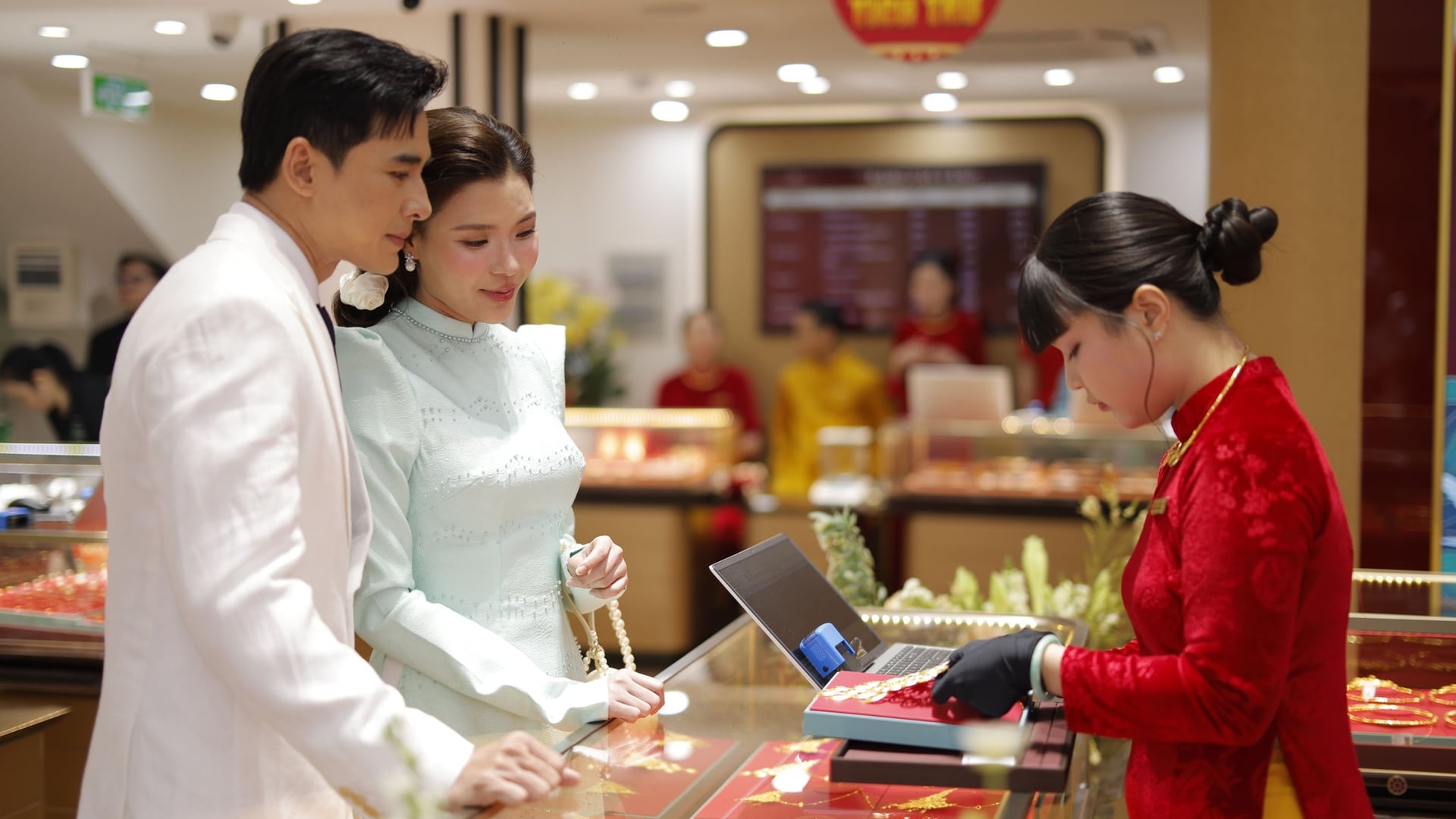 Giá vàng hôm nay 27/10: Khởi sắc trở lại sau chuỗi ngày lao dốc