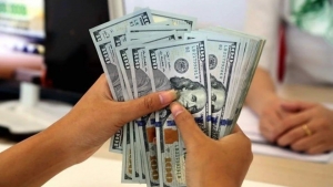 Giá USD ngân hàng xuống dưới 26.000 đồng, thị trường tự do lao dốc
