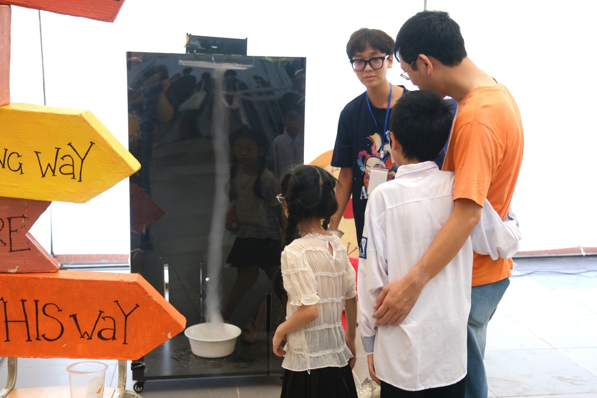 Khám phá hành trình phát triển rực rỡ của khoa học cùng Amsers tại Science Tornado 2024 Khám phá hành trình phát triển rực rỡ của khoa học cùng Amsers tại Science Tornado 2024