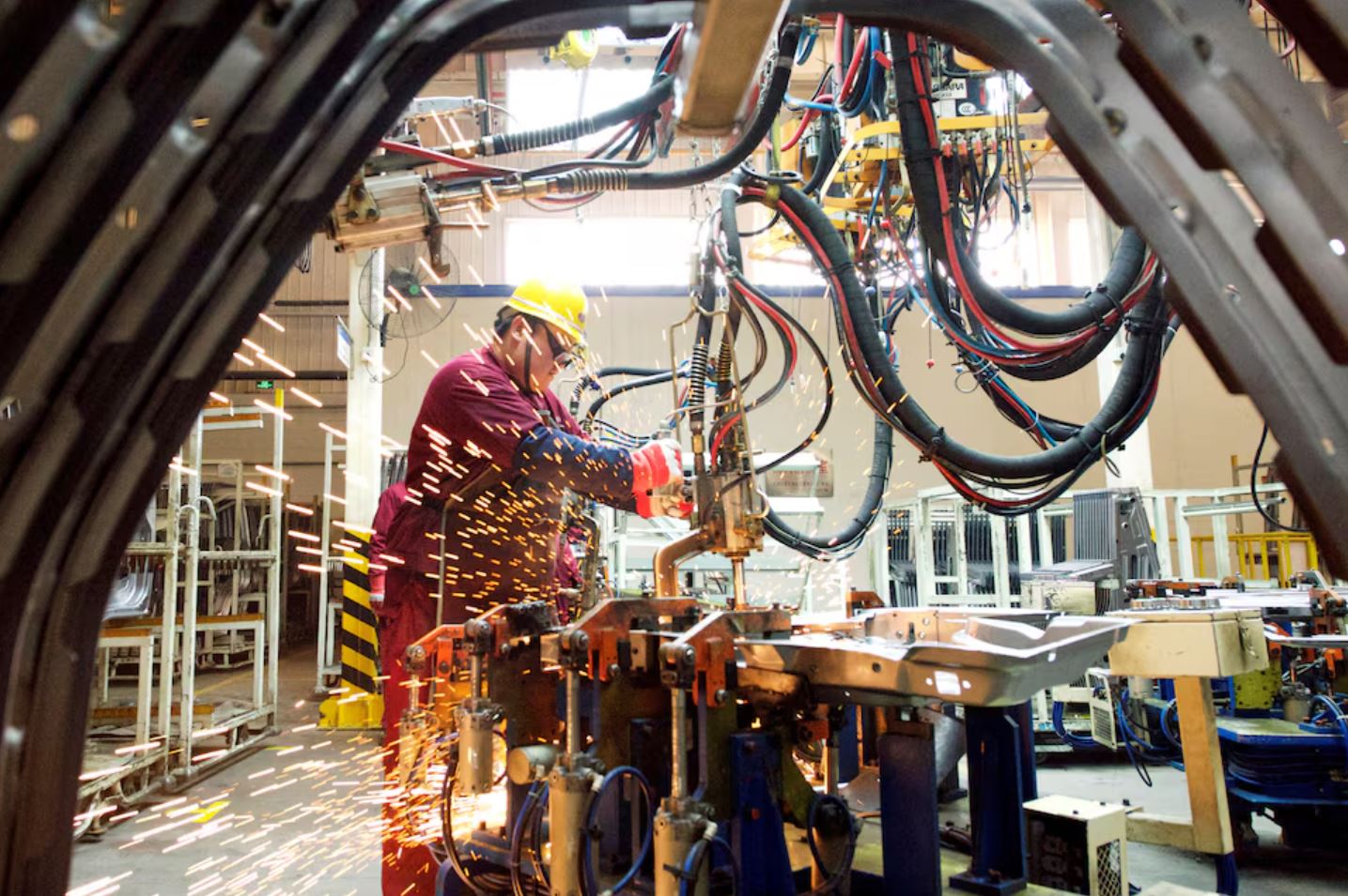 Đòn bẩy kinh tế 2025: Vẫn trông vào đầu tư và chi tiêu công Đòn bẩy kinh tế 2025: Vẫn trông vào đầu tư và chi tiêu công