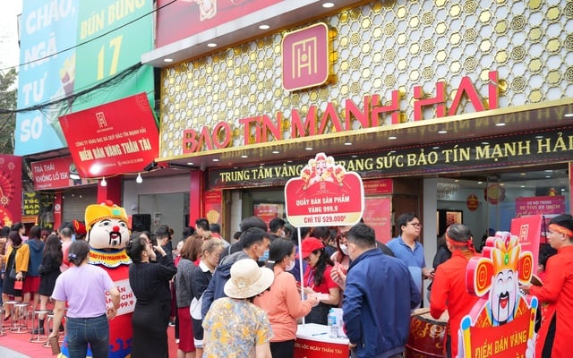 Giá vàng đảo chiều liên tục: Nhà đầu tư có một tuần "đau tim" Giá vàng đảo chiều liên tục: Nhà đầu tư có một tuần "đau tim"