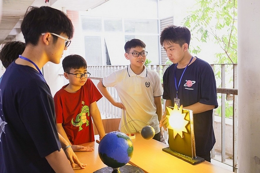 Triển lãm Thiên văn học Amstro’s Gallery 2025: Hành trình Triển lãm Thiên văn học Amstro’s Gallery 2025: Hành trình