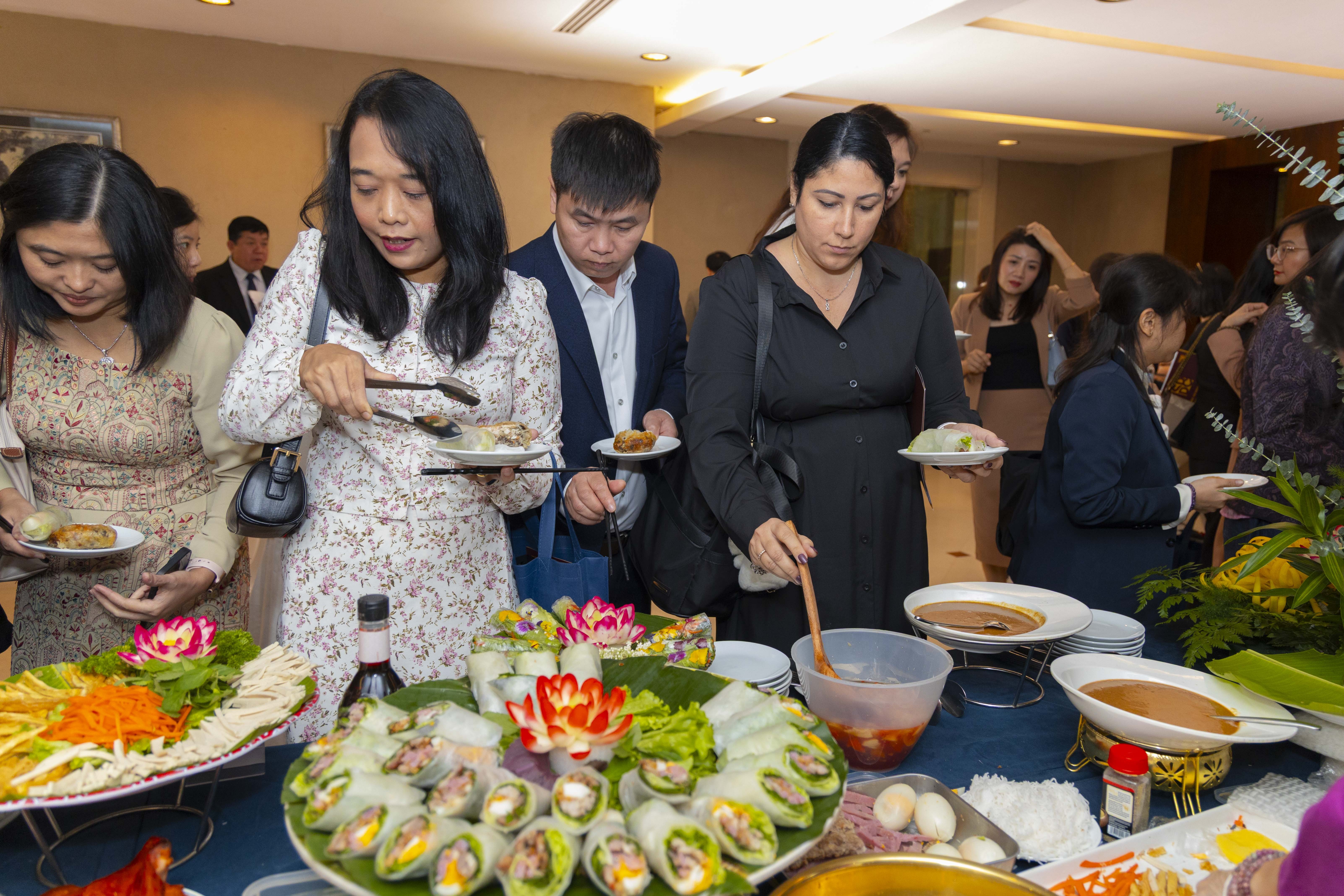 Liên hoan Văn hóa Ẩm thực Quốc tế 2025: Gắn kết các nền ẩm thực qua từng món ăn Liên hoan Văn hóa Ẩm thực Quốc tế 2025: Gắn kết các nền ẩm thực qua từng món ăn