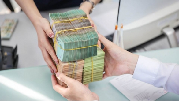 Lãi suất tiết kiệm tăng mạnh, lên gần 7%/năm