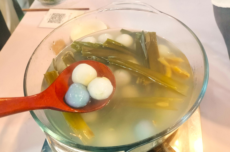 Món chè cua độc lạ tại Ngày hội Cua Cà Mau Món chè cua độc lạ tại Ngày hội Cua Cà Mau