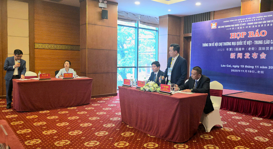 Lào Cai kết nối thương mại quốc tế tại Festival Sông Hồng năm 2025 Lào Cai kết nối thương mại quốc tế tại Festival Sông Hồng năm 2025