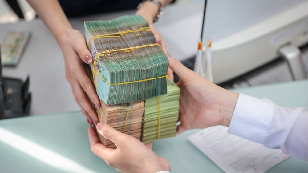 Sức ép lớn, ngân hàng đồng loạt tăng lãi suất tiết kiệm