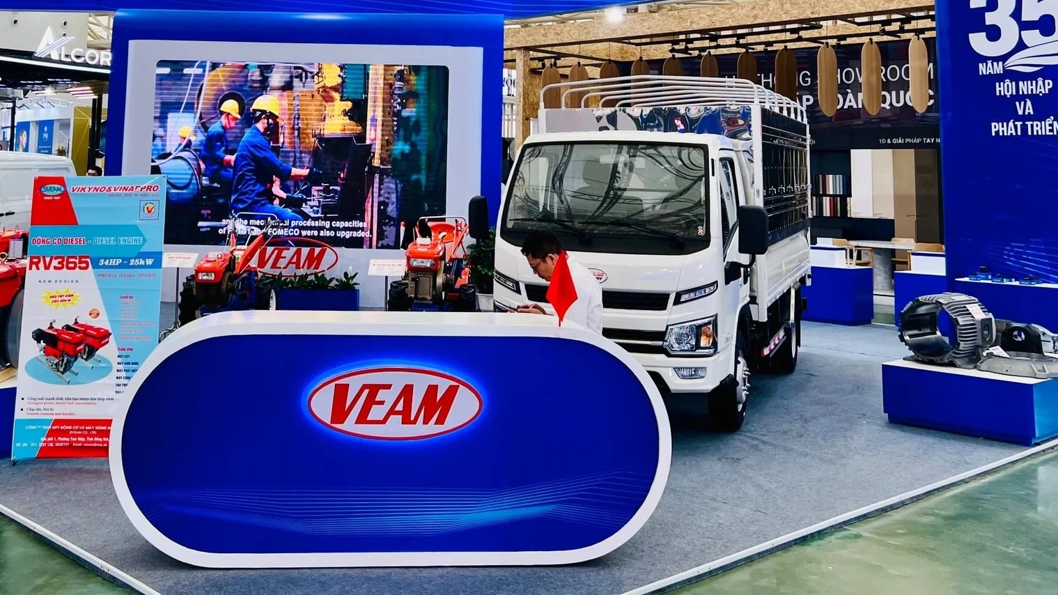 Hà Nội cấm xe máy xăng: Sức ép đè nặng "gà đẻ trứng vàng" của VEAM Hà Nội cấm xe máy xăng: Sức ép đè nặng "gà đẻ trứng vàng" của VEAM