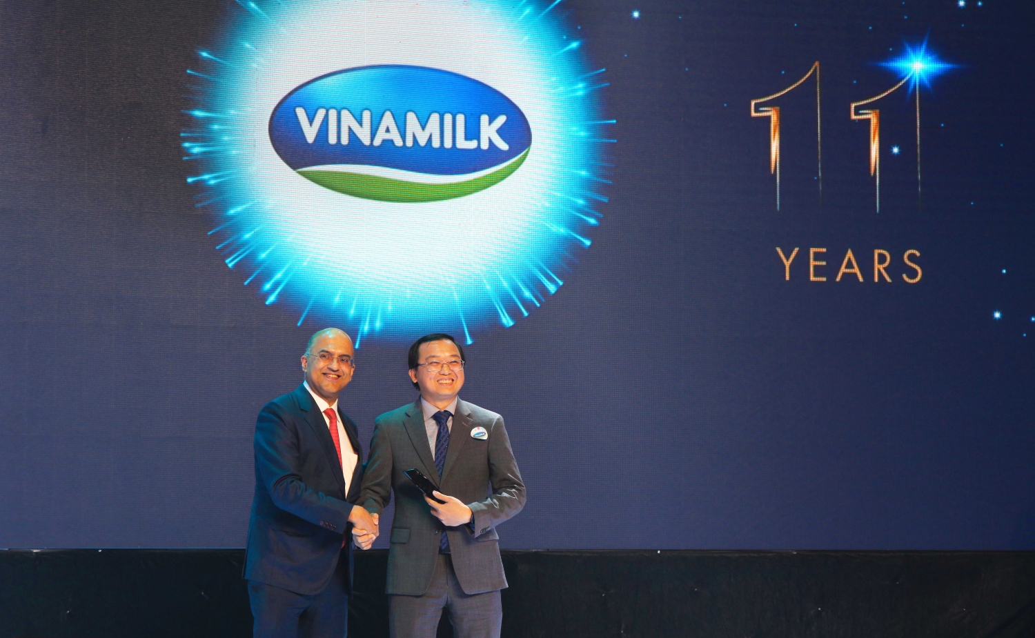 Vinamilk trong top 50 công ty kinh doanh hiệu quả nhất Việt Nam 11 năm liền Vinamilk trong top 50 công ty kinh doanh hiệu quả nhất Việt Nam 11 năm liền