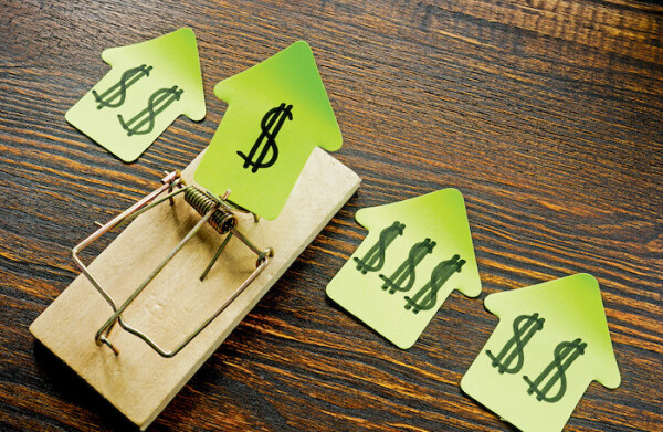 Mua bất động sản phát mãi: Món hời hay cái bẫy?!