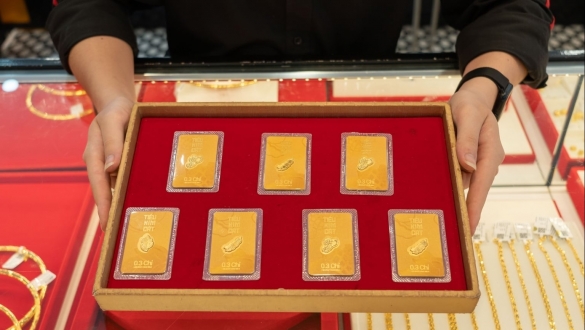 Giá vàng hôm nay 2/12: Bất ngờ giảm mạnh, mất mốc kỷ lục